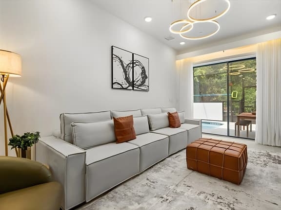 5 Bedrooms/ 5.5 Baths/ Paradiso Grande (10335 ET)