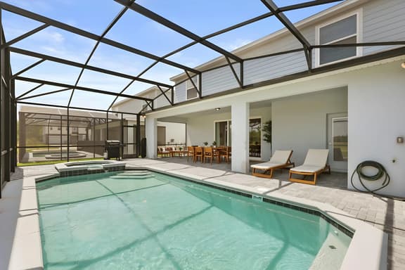 10 Bedrooms / 8 Bathrooms / Windsor Cay (15945CC)
