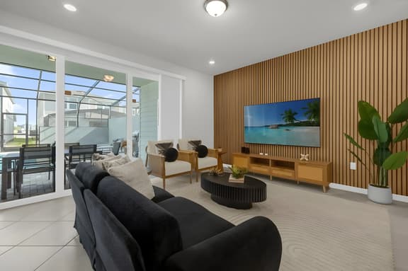 5 Bedrooms / 4.5 Bathrooms / Windsor Cay (1288BI)