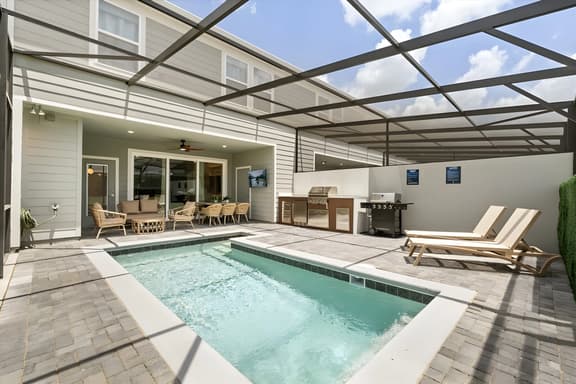 5 Bedrooms / 4.5 Bathrooms / Windsor Cay (16033BW)