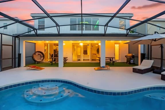 8 Bedrooms / 6 Bathrooms / Sonoma (2683CA)