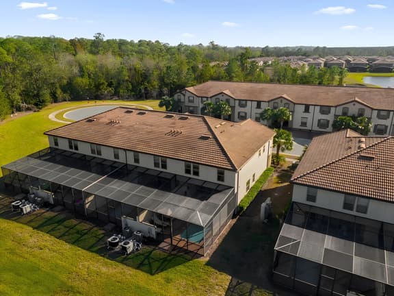 5 Bedrooms / 4.5 Bathrooms / Windsor (8815G)
