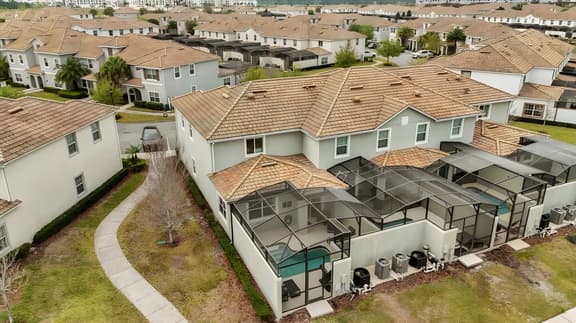 5 Bedrooms / 4 Bathrooms / Storey Lake (4851RC)