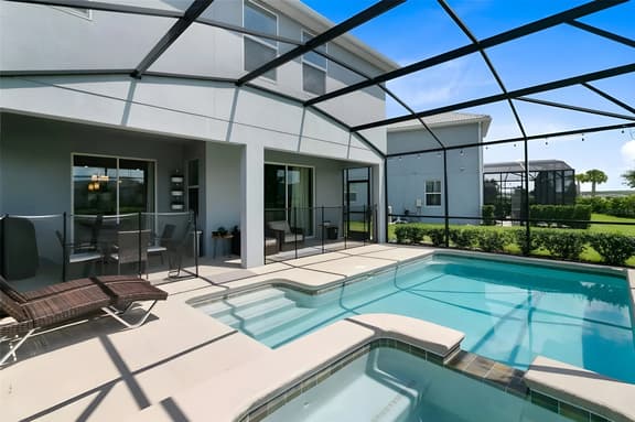 6 Bedroom/ 5 Bathroom/ Storey Lake (4813KC)