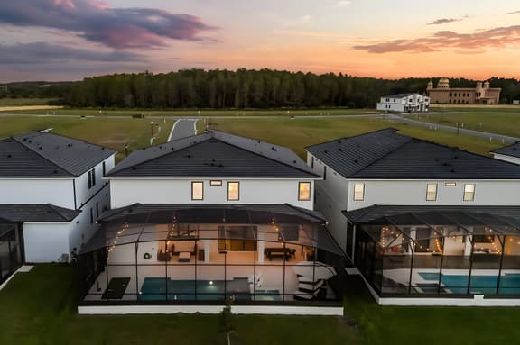 15 Bedrooms / 16.5 Bathrooms / Sonoma (4011SB)