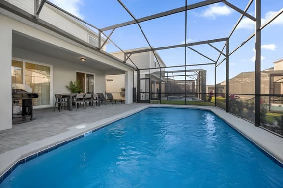 5 Bedrooms/ 5.5 Bathrooms/ Windsor Cay (16219 TW)
