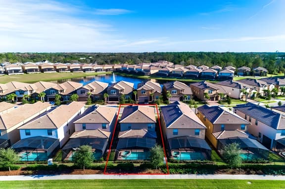 5 Bedrooms/5.5 Bathrooms/Windsor Westside (1836GD)