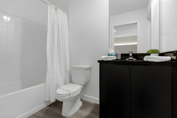 3 Bedrooms/ 3 Baths/ The Hub At Westside (3361TT)