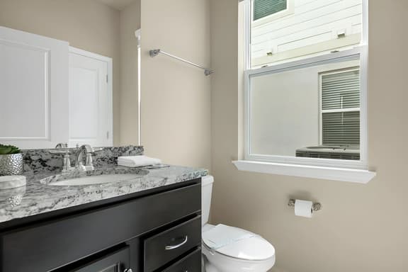 7 Bedrooms/ 5.5 Baths/ Windsor Island (3841 LA)