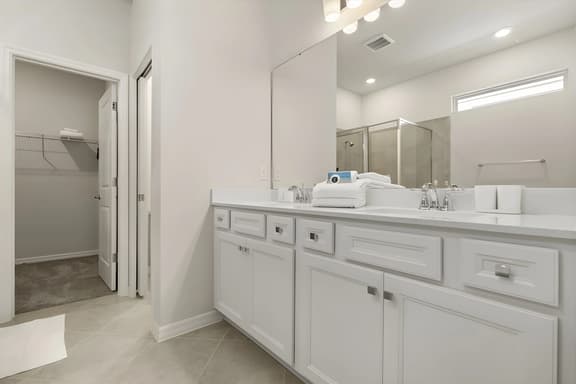 5 Bedrooms / 5.5 Bathrooms / Windsor Cay (15802CC)