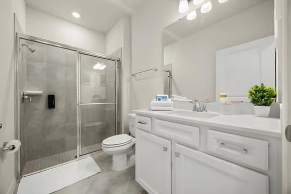 5 Bedrooms/ 4.5 Bathrooms/ Windsor Cay (16192 PF)