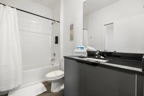 3 Bedrooms/ 3 Baths/ Hub Westside Reserve (8781ZD)