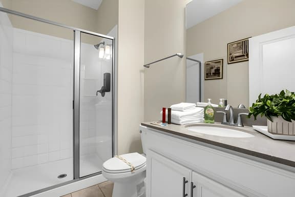 4 Bedrooms/ 3 Bathrooms/ Storey Lake (4817 LL)
