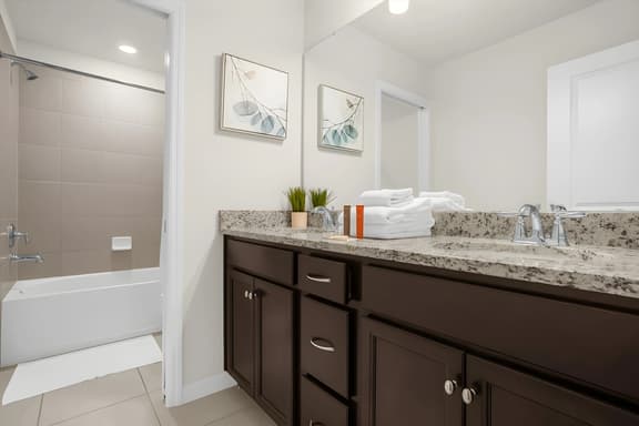 7 Bedrooms/ 6 Bathrooms/ Windsor Island (3433 LW)