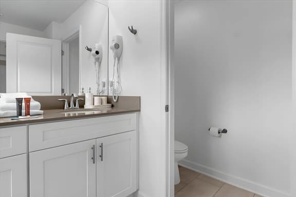 4 Bedrooms/ 3 Bathrooms/ Storey Lake (2408 RT)