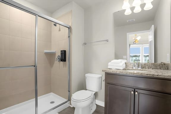 5 Bedrooms/ 4 Bathrooms/ Windsor Island(1217 AB)