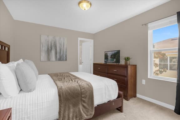 4 Bedrooms/ 3.5 Bathrooms/ Compass Bay (5132 CH)