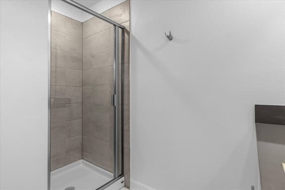5 Bedrooms/ 4 Bathrooms/ Storey Lake (2584 RT)