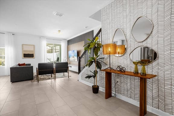 5 Bedrooms/ 4 Bathrooms/ Storey Lake (2432RT NEW)