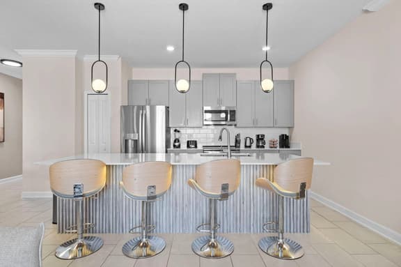4 Bedrooms / 3 Bathrooms/ Storey Lake (2460RT)