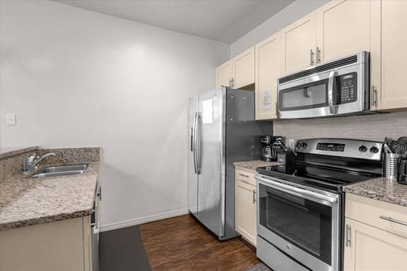 3 Bedrooms / 2 Bathrooms / Lucaya Village (22-103)