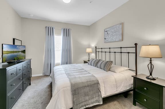 4 Bedrooms / 3 Bathrooms / Lucaya Village (14-101)