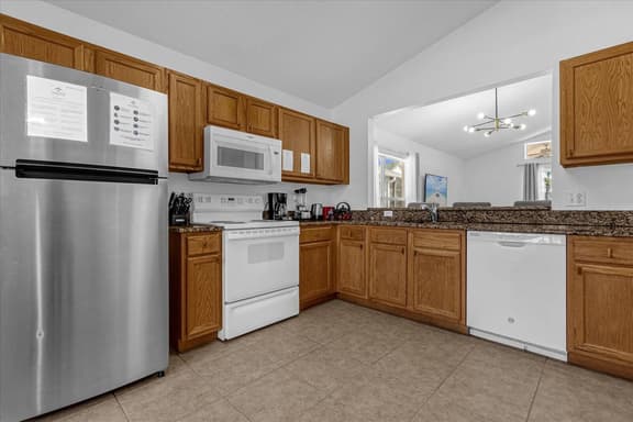 3 Bedrooms / 2 Bathrooms / Lake Berkley (1076 LB)