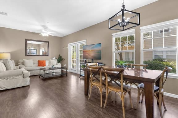 4 Bedrooms / 3 Bathrooms / Lucaya Village (13-105)