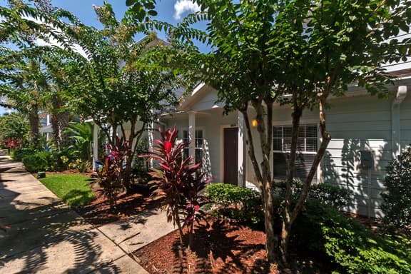 3 Bedrooms / 2 Bathrooms / Lucaya Village (1-102)
