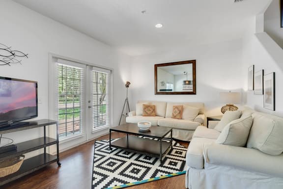 4 Bedrooms/ 3 Bathrooms/ Lucaya Village (11-104)