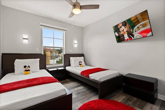 3 Bedrooms / 2.5 Bathrooms / Lake Berkley (1109PR)