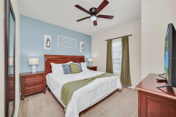 3 Bedrooms / 2 Bathrooms / Lucaya Village (16-102)
