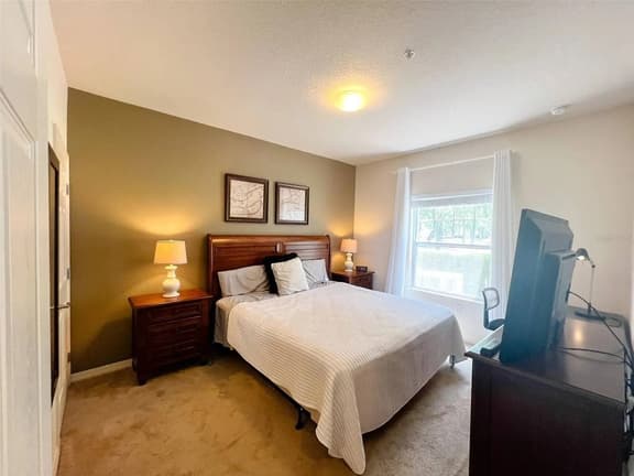 4 Bedrooms / 3 Bathrooms / Lucaya (10-108)