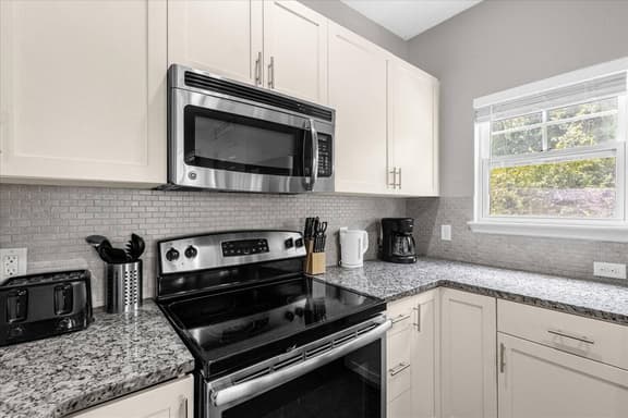 4 Bedrooms/ 3 Bathrooms/ Lucaya Village (13-108)