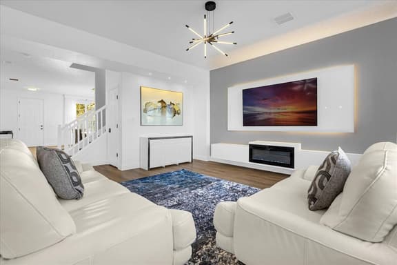 6 Bedrooms/ 3.5 Baths/ Liberty Village (4539 PC)