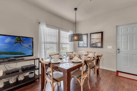 4 Bedrooms / 3 Bathrooms / Lucaya Village (23-101)