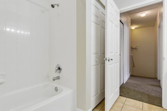 3 Bedrooms / 2 Bathrooms / Lucaya Village (6-107)