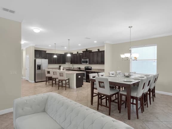 6 Bedrooms / 5 Bathrooms / Paradise Palms (8937 CP)