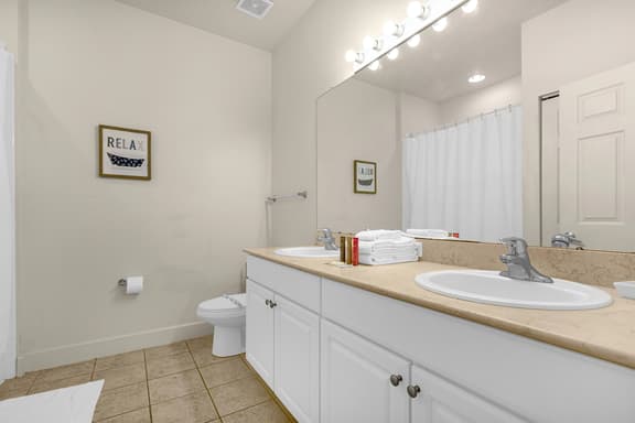 3 Bedrooms / 2 Bathrooms / Lucaya Village (8-106)