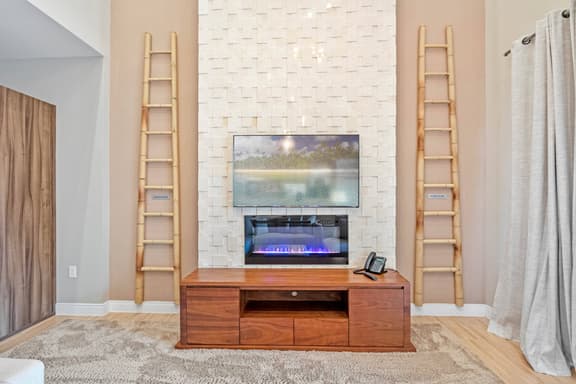 4 Bedrooms/ 4.5 Bathrooms/ Magic Village (7466 BD)