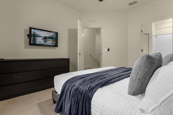 4 Bedrooms/ 3 Bathrooms Lucaya Village (9-104)