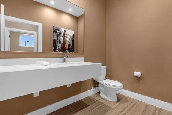 3 Bedrooms / 3.5 Bathrooms / Magic Village (7471B)