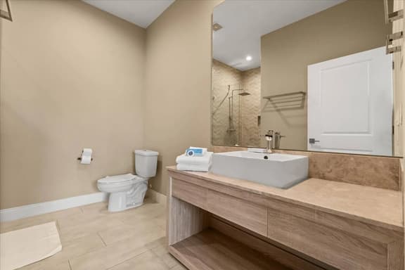 4 Bedrooms / 4.5 Bathrooms / Magic Village(7528BD)