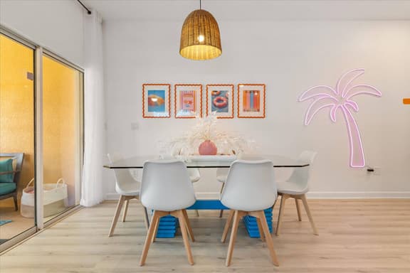 4 Bedrooms / 3 Bathrooms / Paradise Palms (8939BP)