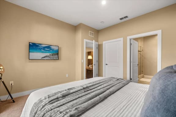 4 Beds / 4.5 Baths / Magic Village Views (3085RW)