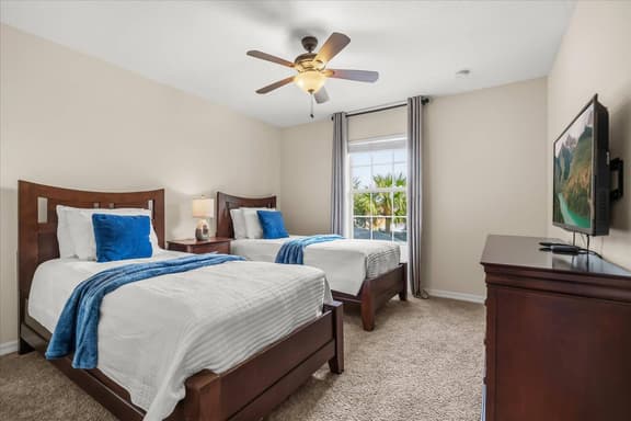 4 Bedrooms / 3 Bathrooms / Paradise Palms (2919BP)