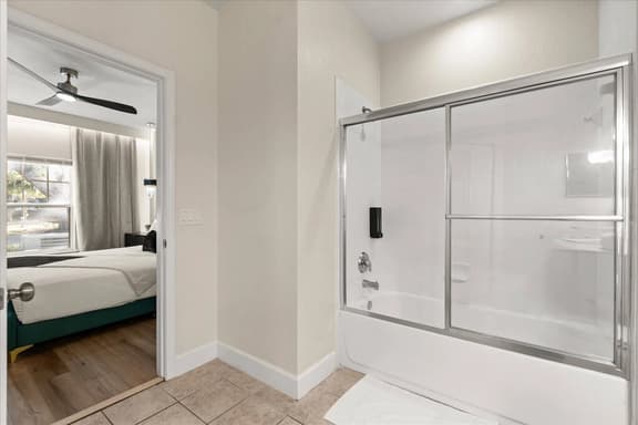 4 Bedrooms/ 3 Bathrooms/ Lucaya Village (8-101)