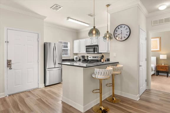 4 Bedrooms / 3 Bathrooms/ Lucaya Village (7-101)