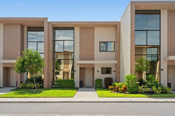 4 Bedrooms/ 4.5 Bathrooms/ Magic Village (3092 RW)