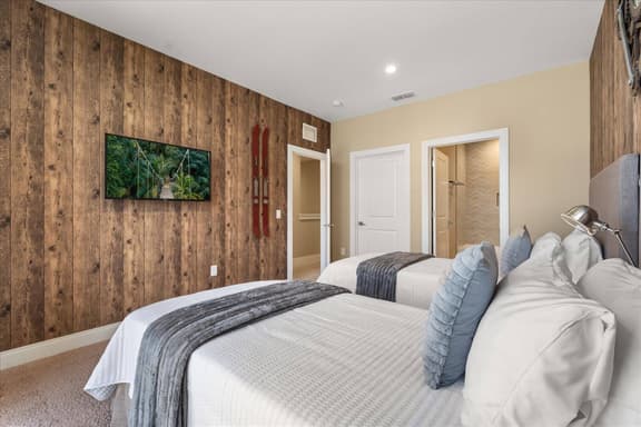4 Bedrooms / 5 Bathrooms/ Magic Village (3118RW)